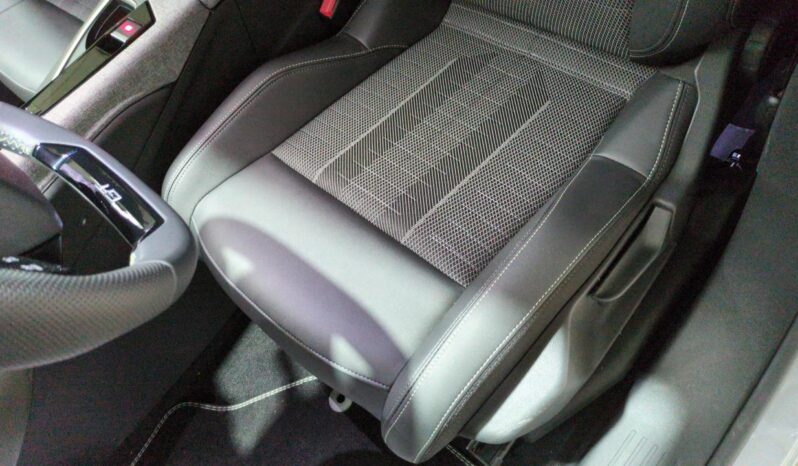 PEUGEOT 5008 HYBRID 145 CH BVA E-DCS6 7PL GT complet