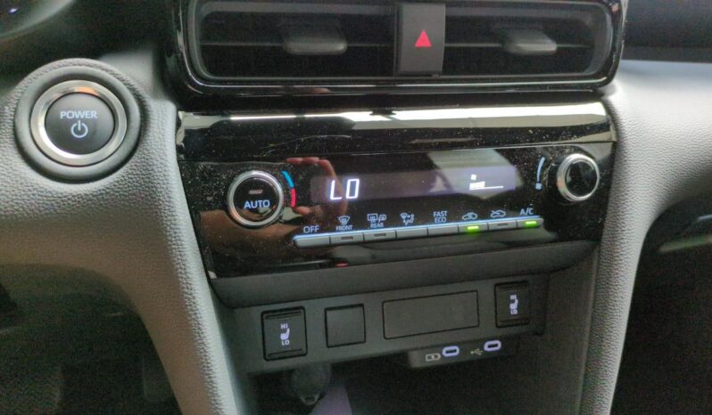 TOYOTA YARIS CROSS HYBRIDE 130H 2WD BVA DESIGN SUREQUIPE (RADARS AV-AR, SIÈGES CHAUFFANTS, ANGLES MORTS) complet
