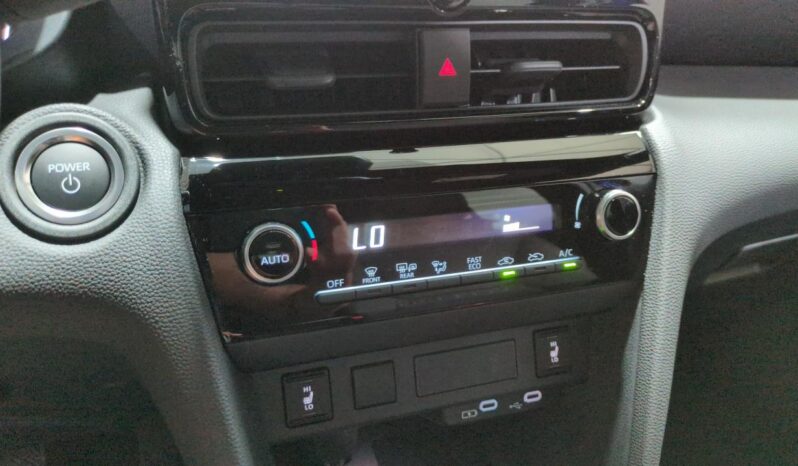 TOYOTA YARIS CROSS HYBRIDE 130H 2WD BVA DESIGN SUREQUIPE (RADARS AV-AR, SIÈGES CHAUFFANTS, ANGLES MORTS) complet