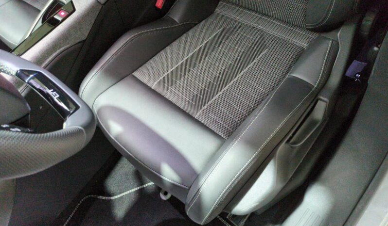 PEUGEOT 5008 HYBRID 145 CH BVA E-DCS6 7PL GT complet